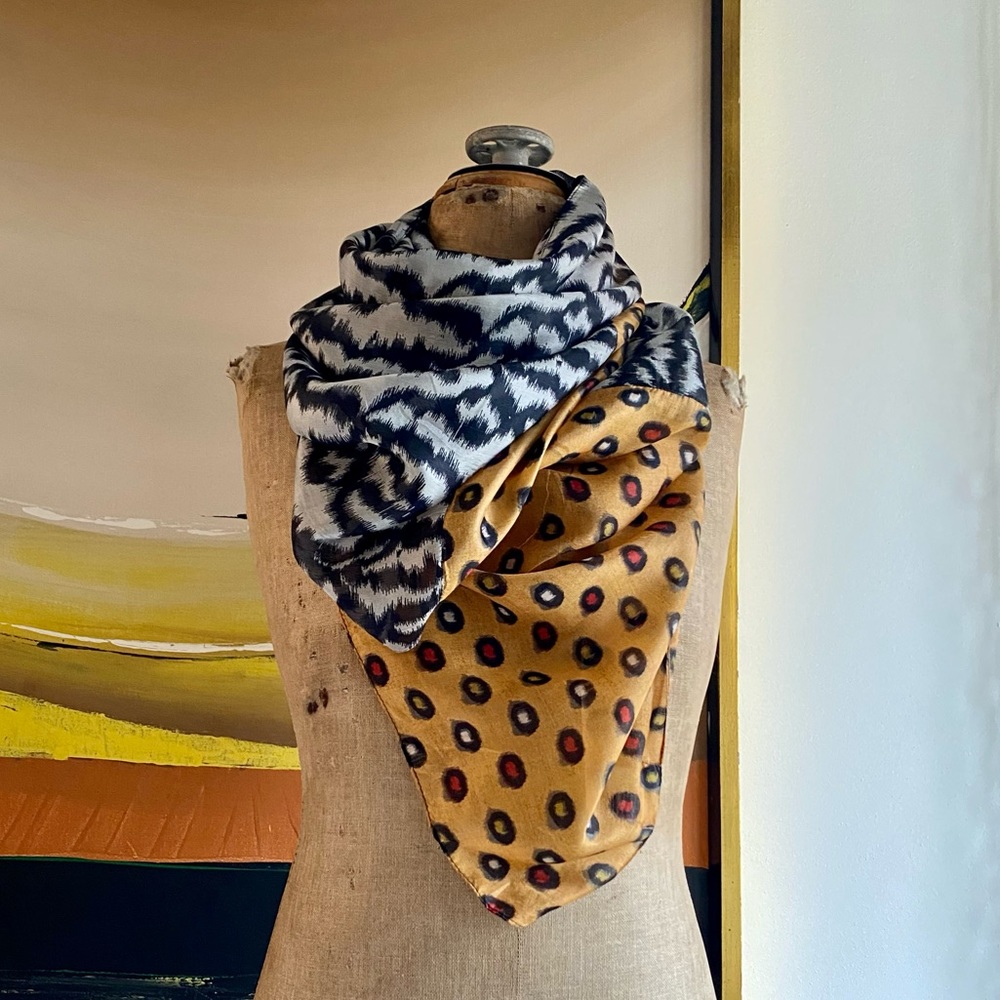 VTG Urban Outfitters x Silence & Noise Extra Long Silk scarf